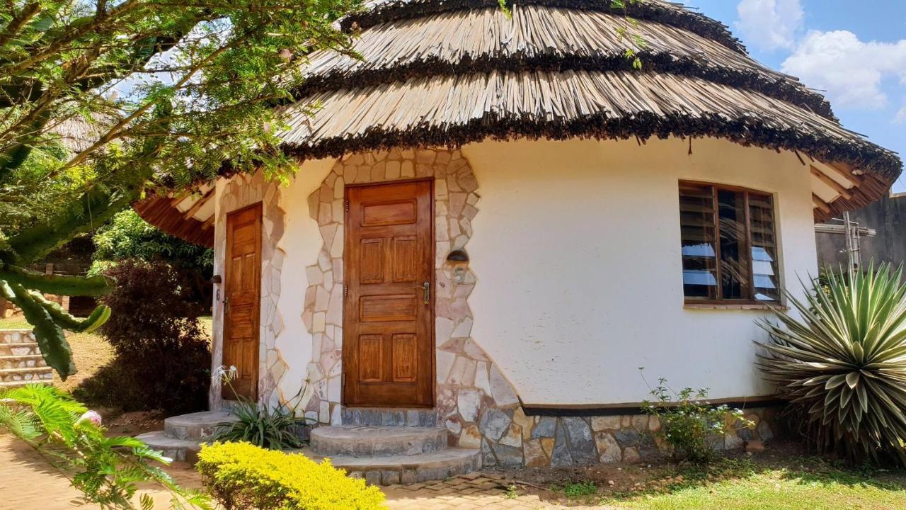 Banda Lodge Masaka Экстерьер фото